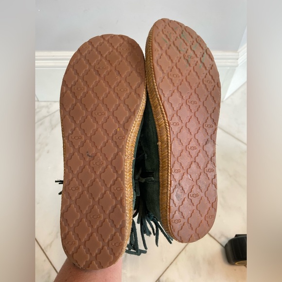 Ugg Australia green suede leather fringe moccasin flat ankle booties size 7 EUC - Picture 7 of 9